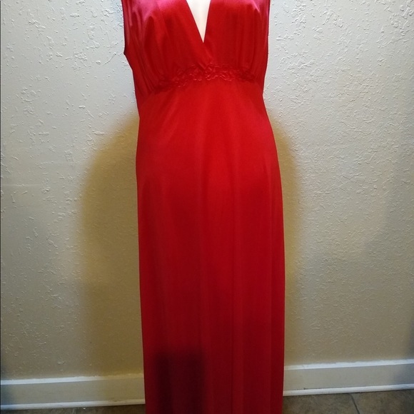 Vintage Vanity Fair V-Neck Maxi NightGown - Picture 3 of 5